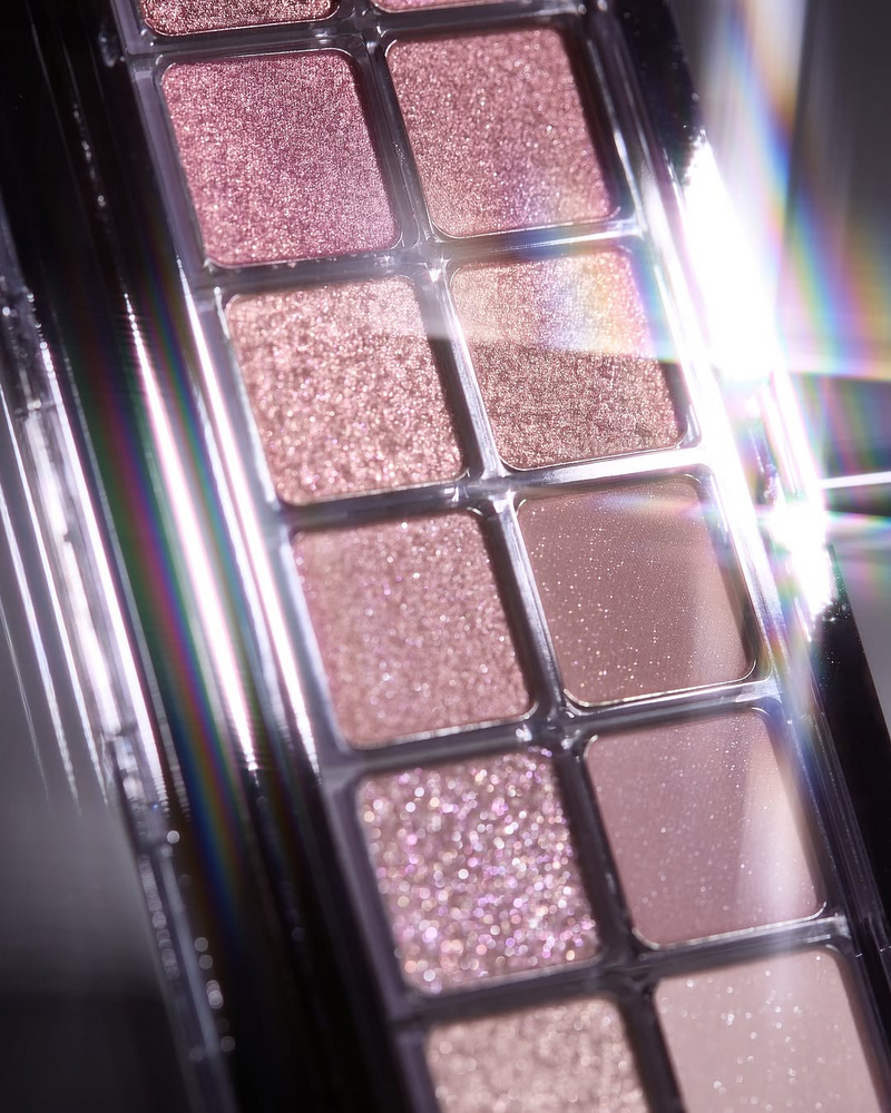 glow anime eyeshadow palette (full moon)